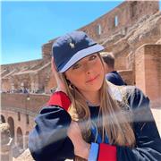 Profesora de inglés imparte clases a niños de todas las edades y del resto de materias a niños de Primaria y ESO